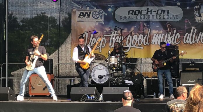 Status Quo-Tributeband BACK TO BACK mit wahrem Rock-Feuerwerk in Maastricht