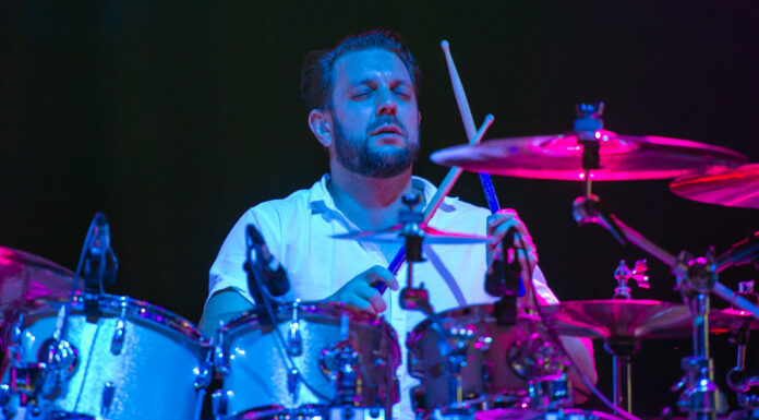 The brilliant special guests. Today: A big welcome to Mr. Leon Cave